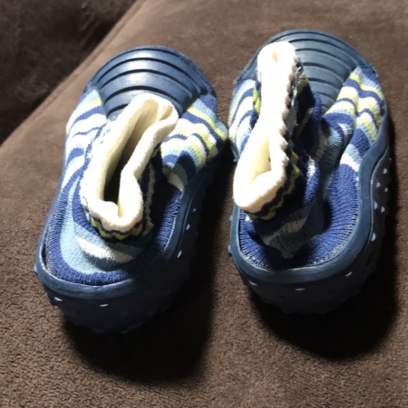 Baby Nike swoosh shoes slip on, unisex with non marking sole. size 3 C - Picture 5 of 8